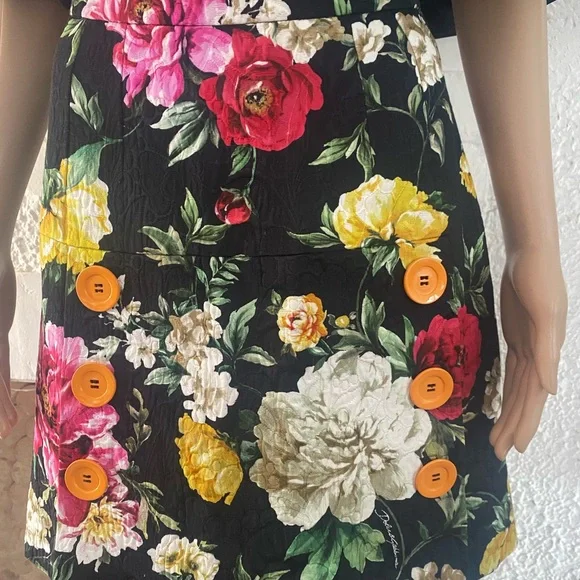 Dolce & Gabbana Black Floral Skirt. - Picture 8 of 9